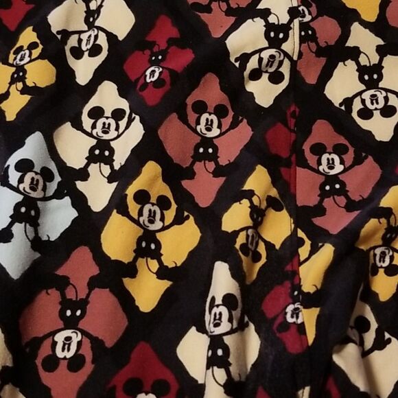 🙎‍♀️ ladies Mickey Mouse lularoe leggings - Picture 2 of 3